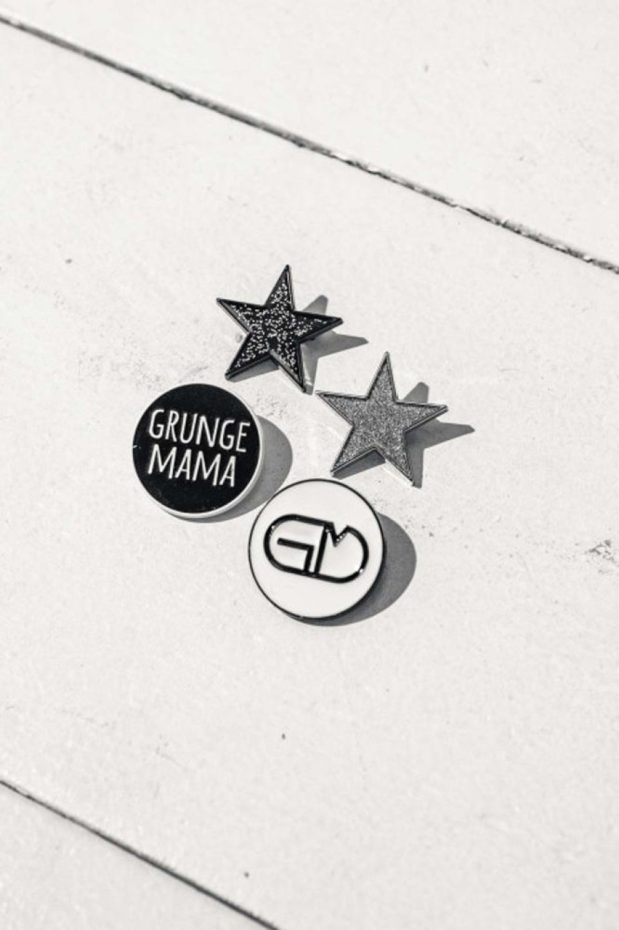 Accessoires : Bijoux, Ceintures Grungemama | Pin'S Grungemama Logo Noir