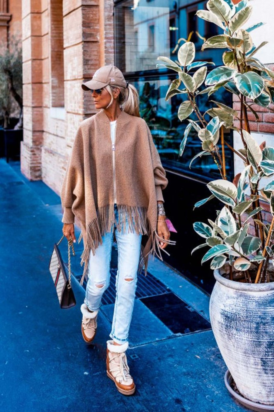 Sweats, Mailles Selection by Nathalie | Poncho Xiomara Beige